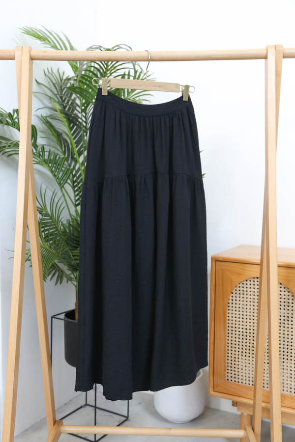 Belladonna Arc Pleat Midi Skirt Black (Backorder)