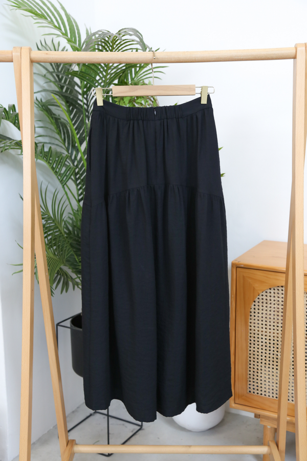 Belladonna Arc Pleat Midi Skirt Black (Backorder)