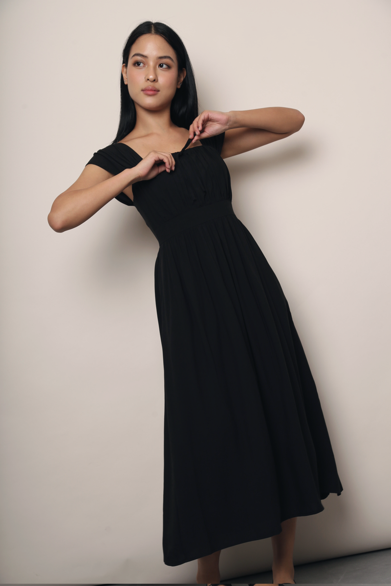 Dreamy Fan Sleeves Pleat Dress Black