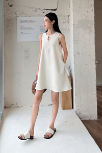 Pretty Mood Keyhole Shift Dress Ivory