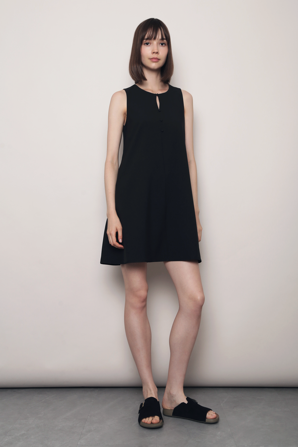 Pretty Mood Keyhole Shift Dress Black