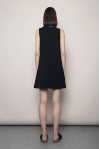 Pretty Mood Keyhole Shift Dress Black