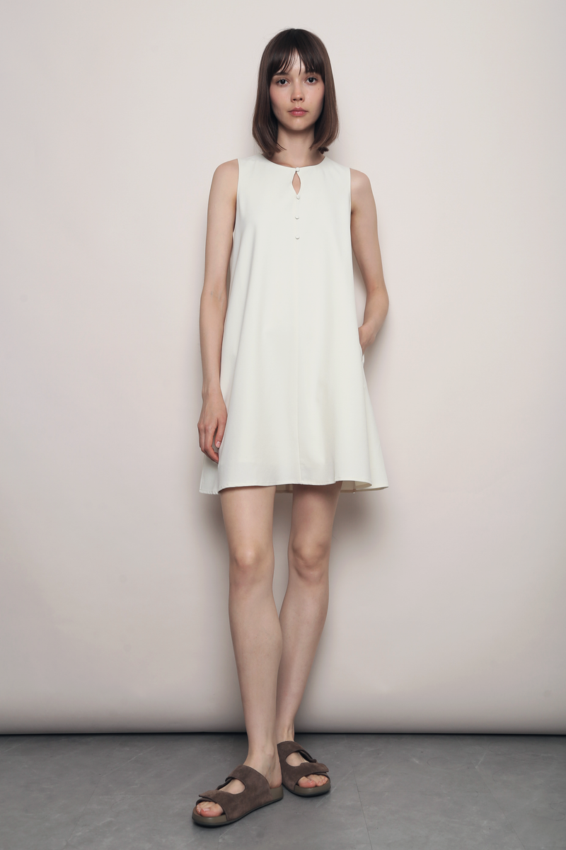Pretty Mood Keyhole Shift Dress Ivory