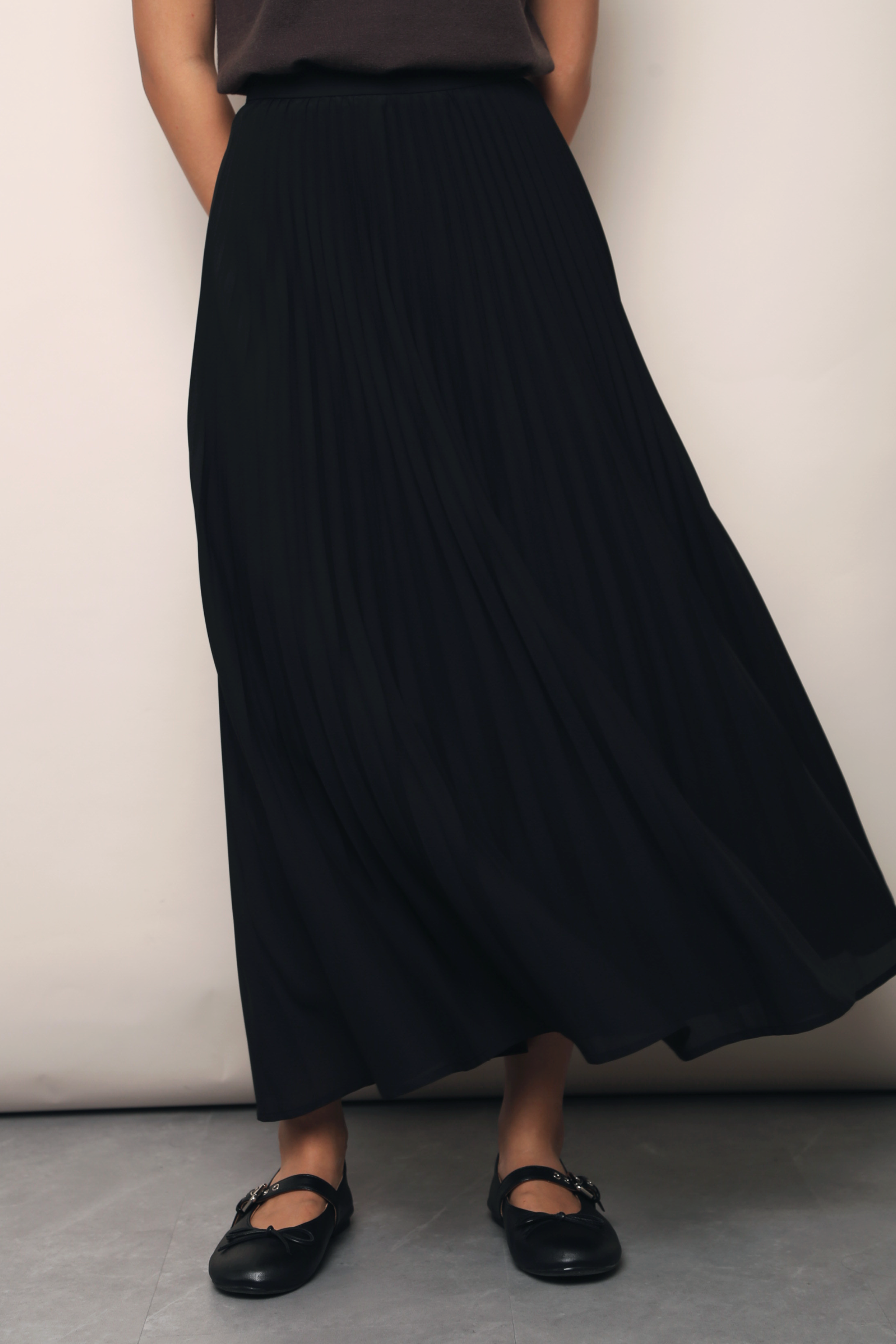 Whisper Pleat Fishtail Skirt Black (Backorder)