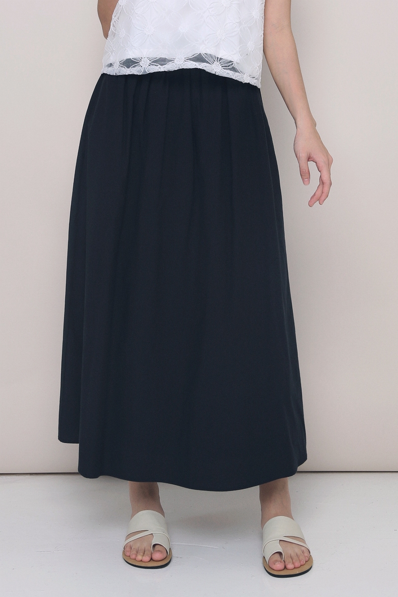 Euniq Pleat Around Midaxi Skirt Midnight Navy (Hollyhoque)