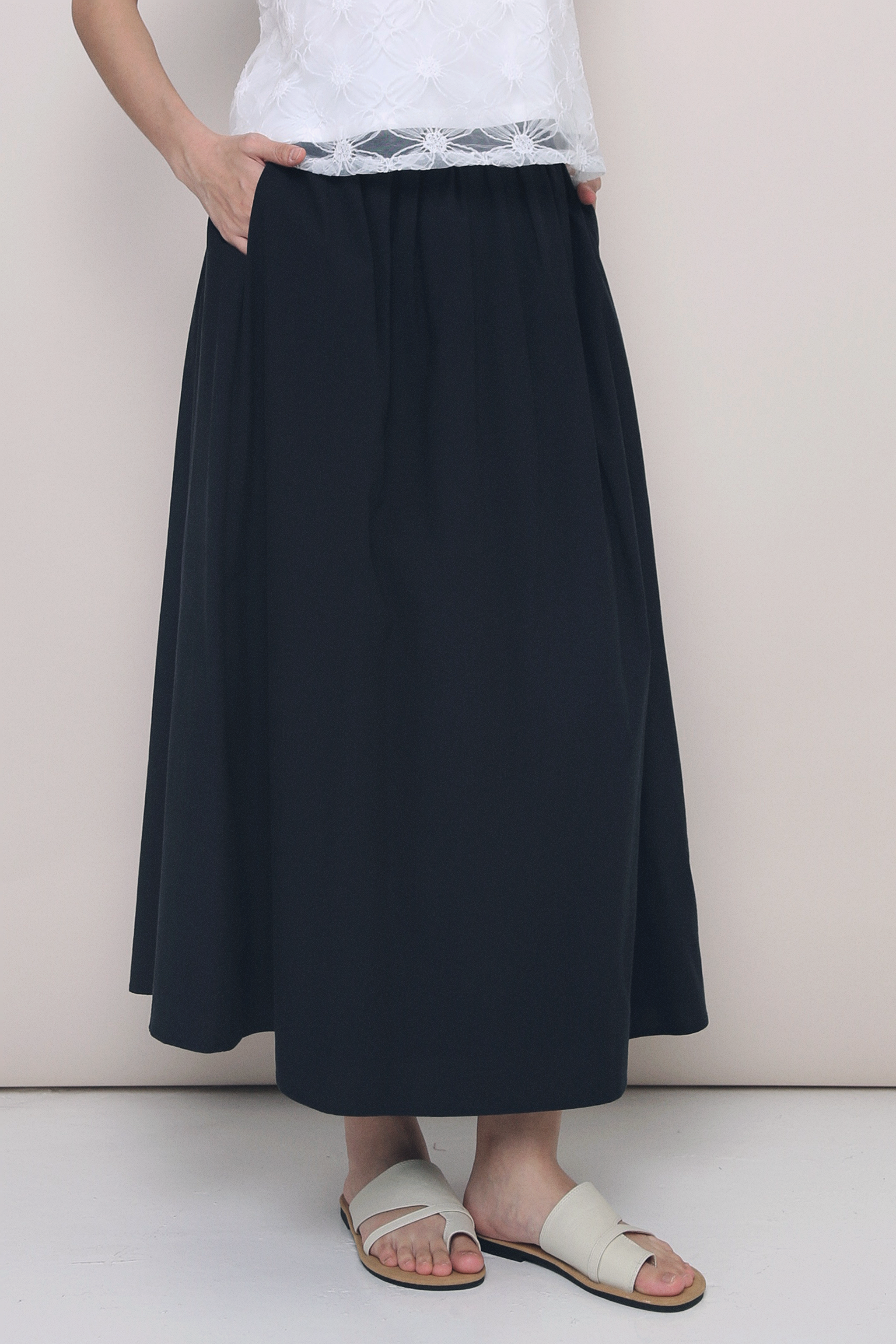 Euniq Pleat Around Midaxi Skirt Midnight Navy (Hollyhoque)