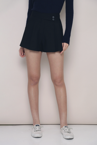 Gaia Pleat Shorts Black