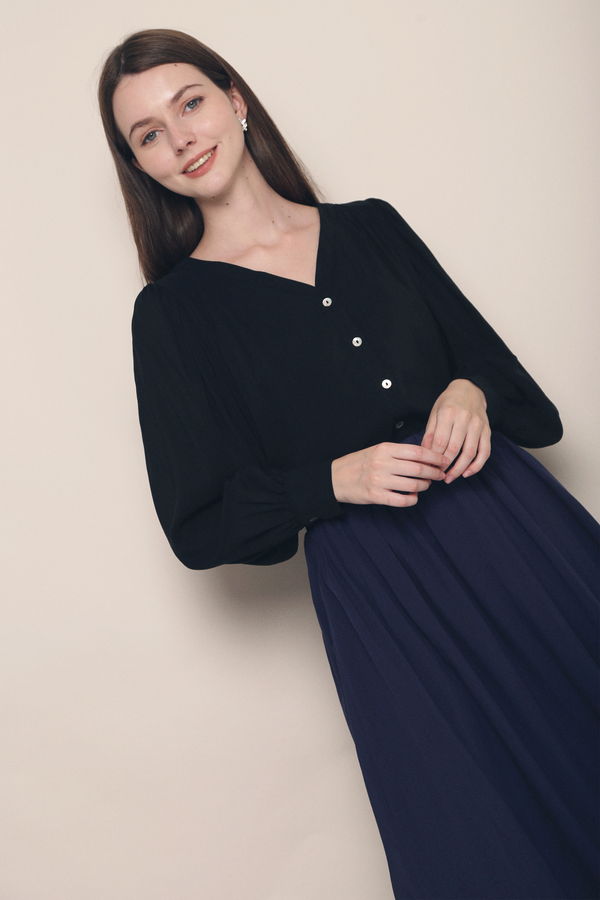 Nari Soft Pleat Blouse Black