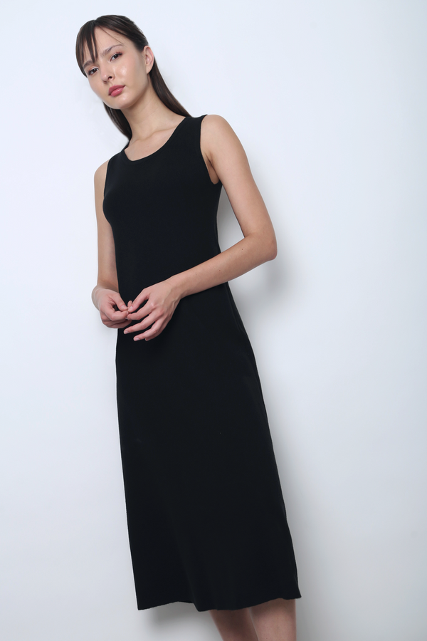 Simple Lines Knit Midi Dress Black